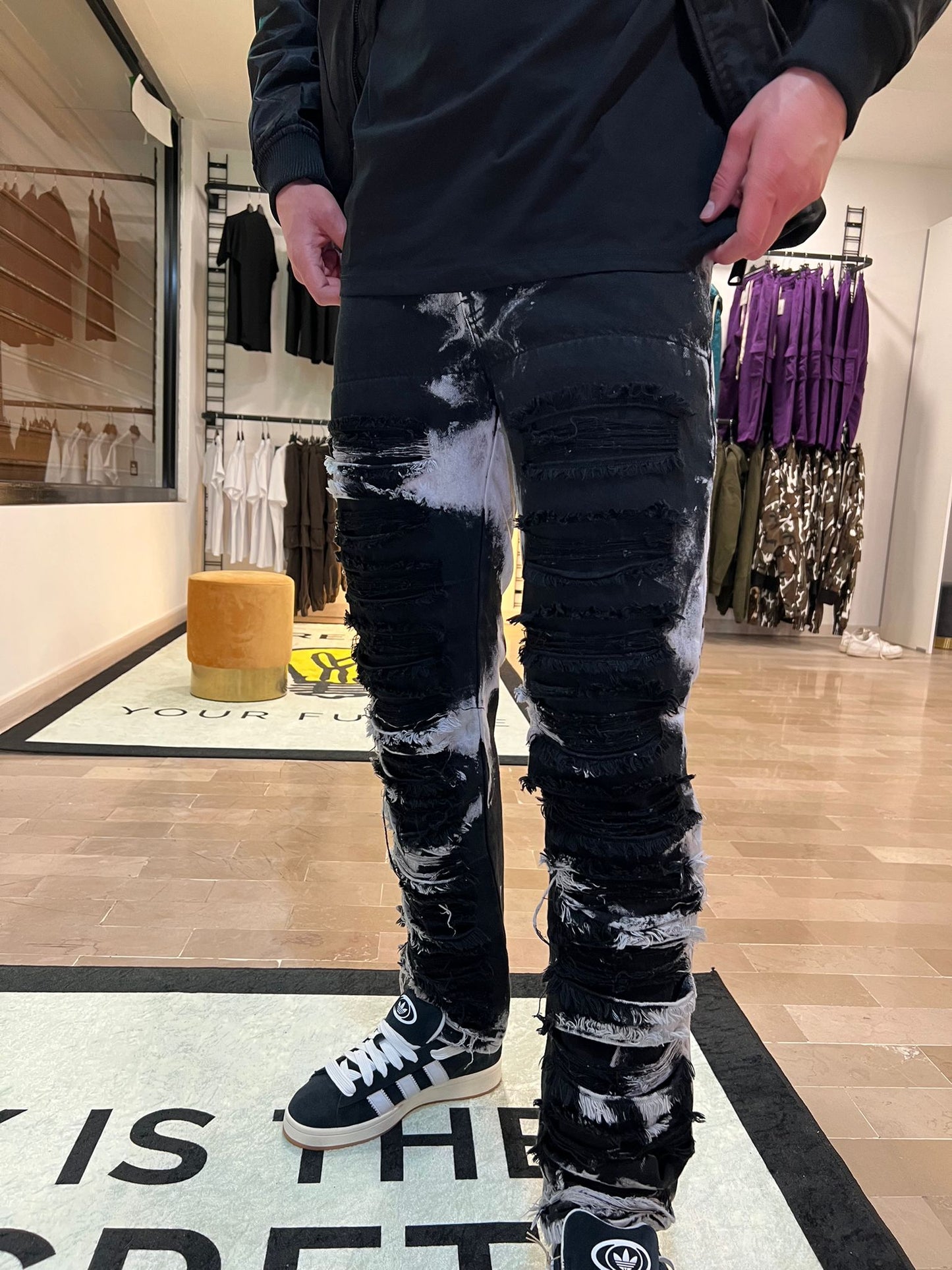 JEANS SFRANGIATO MOD. AMR