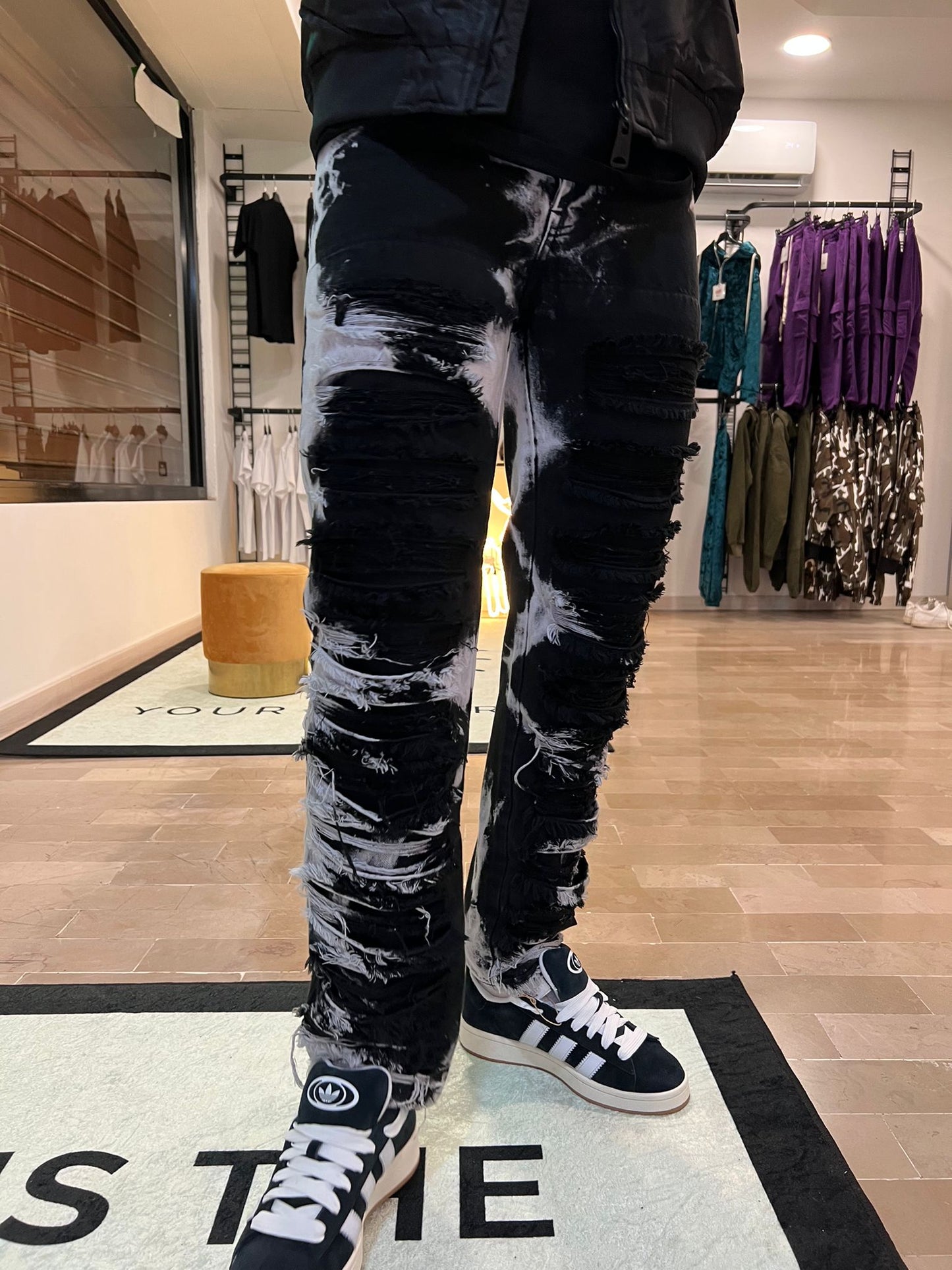JEANS SFRANGIATO MOD. AMR