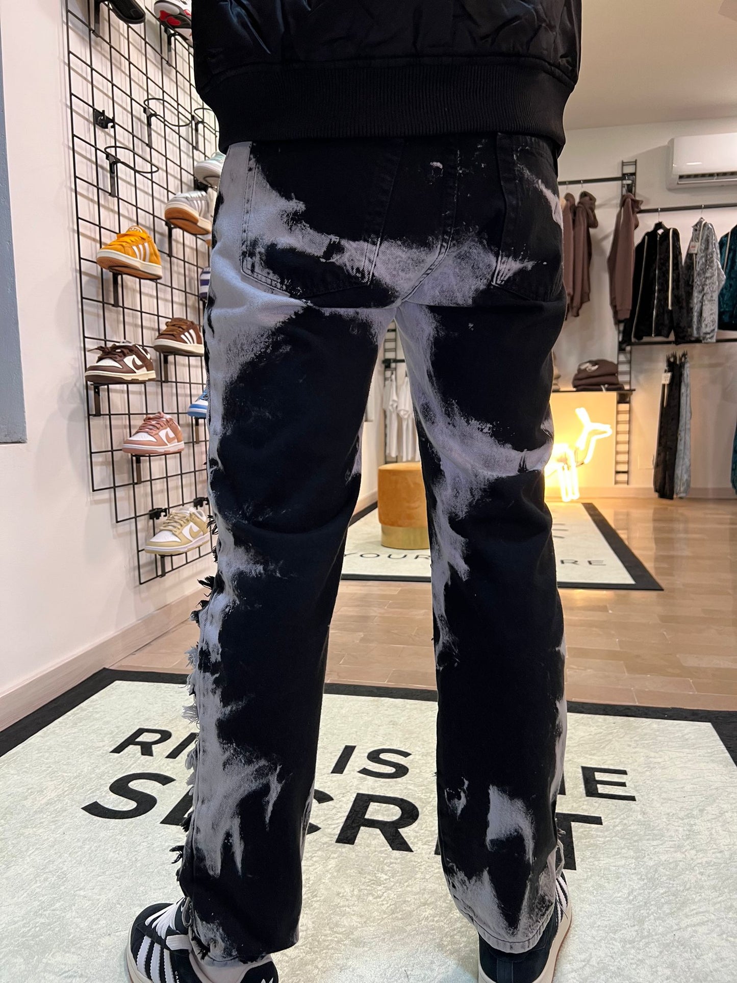 JEANS SFRANGIATO MOD. AMR